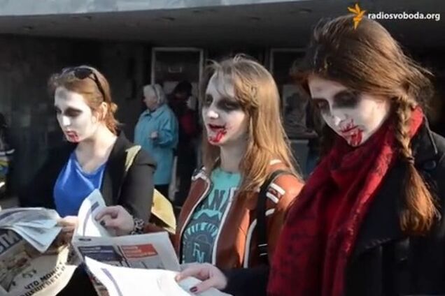 В Киеве 'зомби' читали газету 'Вести': видеофакт