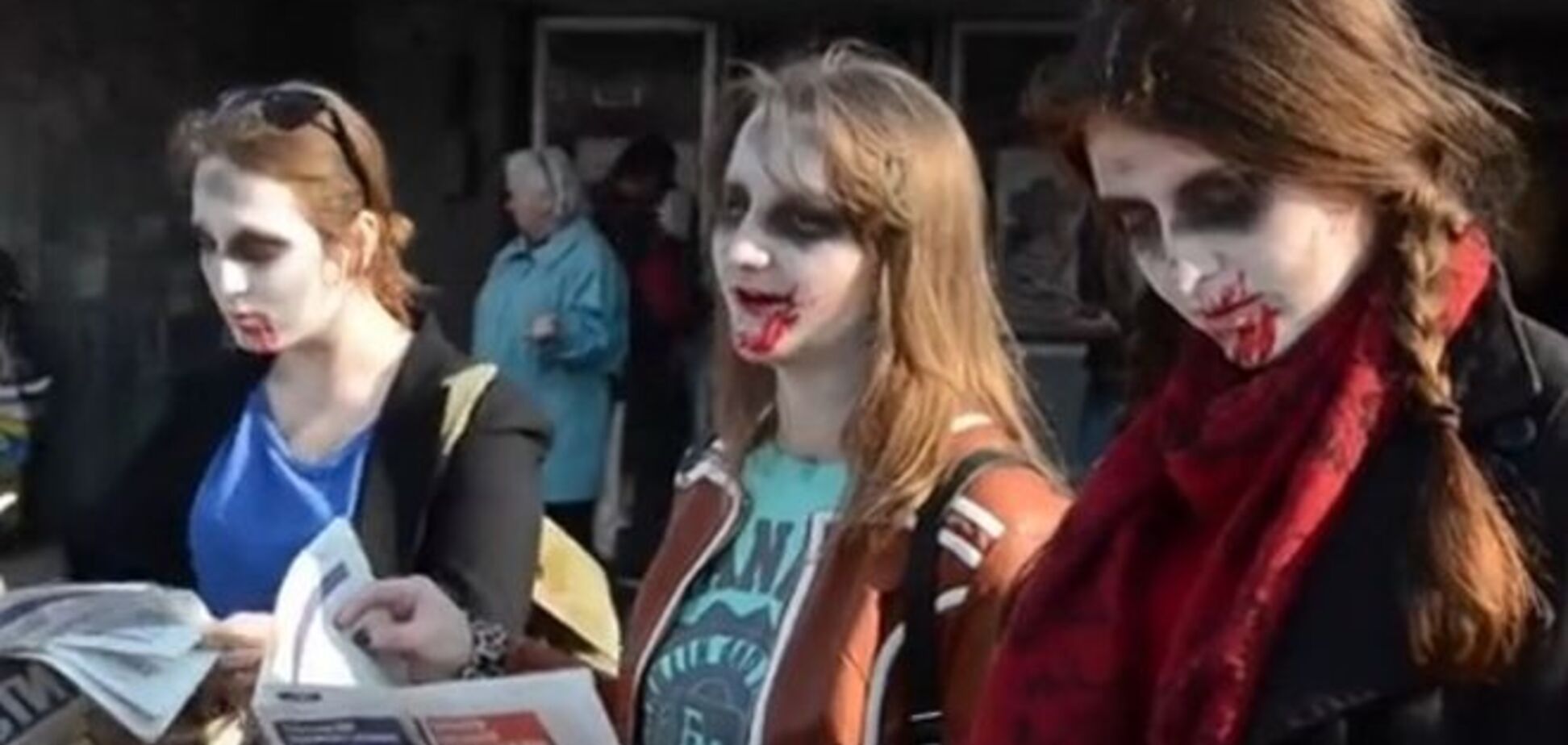 В Киеве 'зомби' читали газету 'Вести': видеофакт
