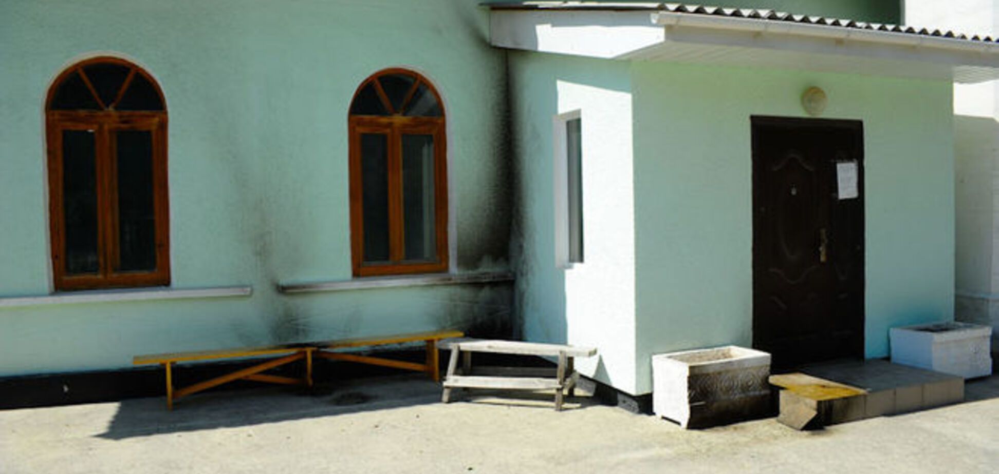 В Крыму мечеть забросали 'коктейлями Молотова': фотофакт