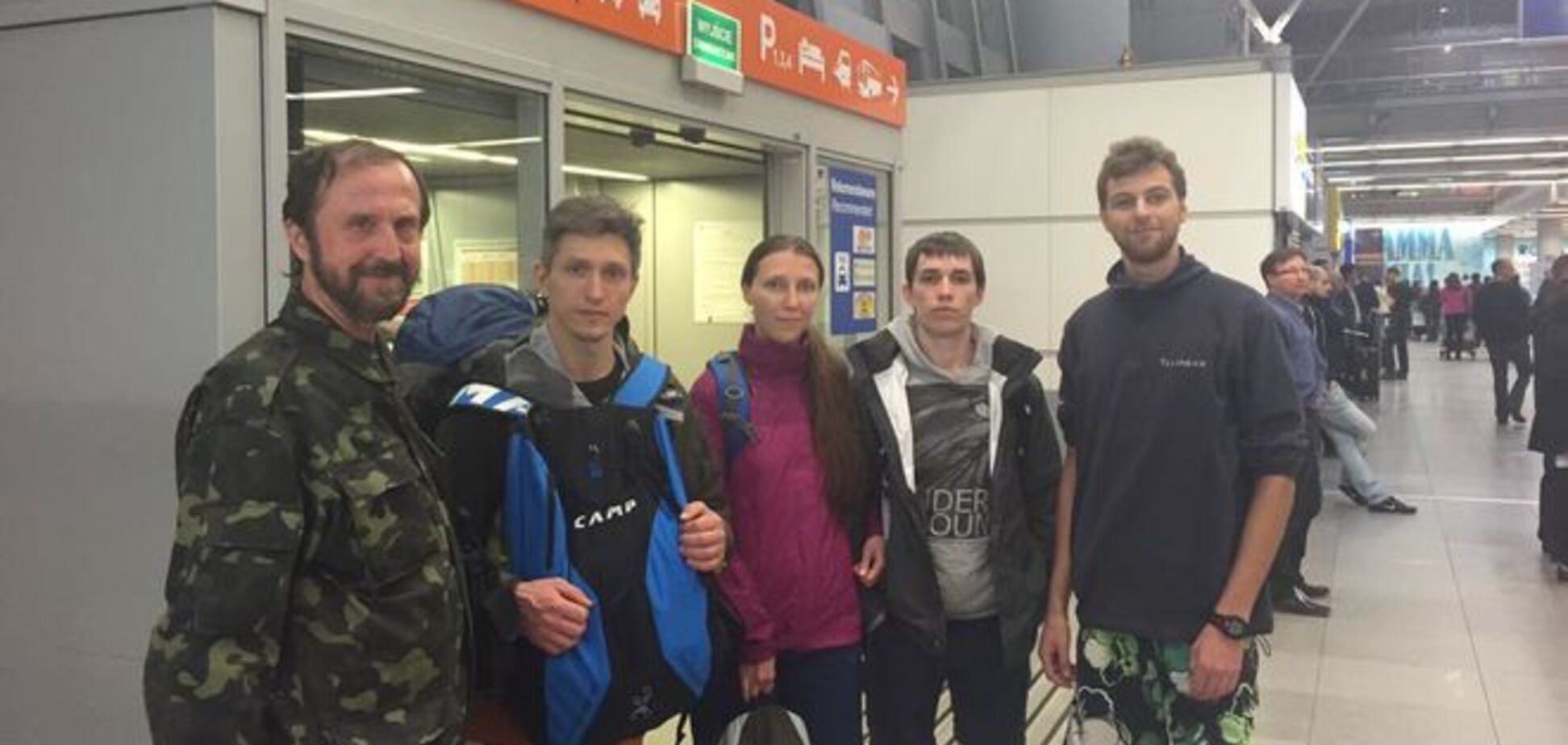 Польский самолет эвакуировал из Непала пятерых украинцев: фотофакт