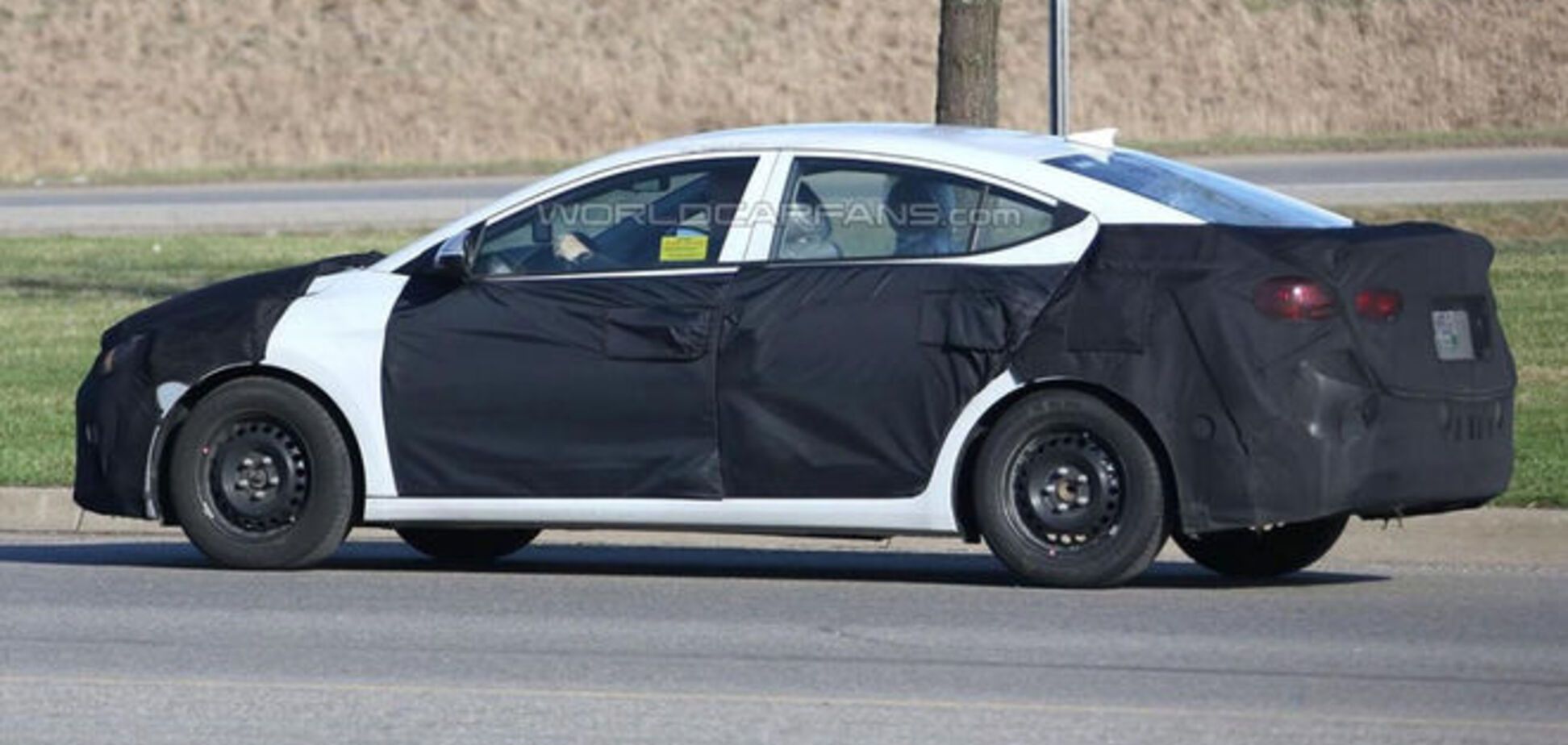 Фотошпигуни зловили новий седан Hyundai Elantra