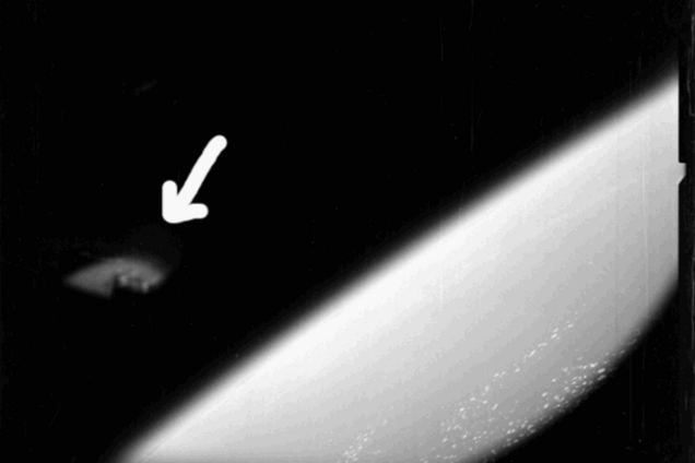 НАСА опубликовало фото, как НЛО следил за астронавтами 55 лет назад