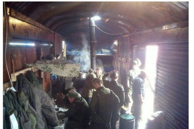 Росія перекидає своїх військових на Донбас у товарняках: опубліковано фото