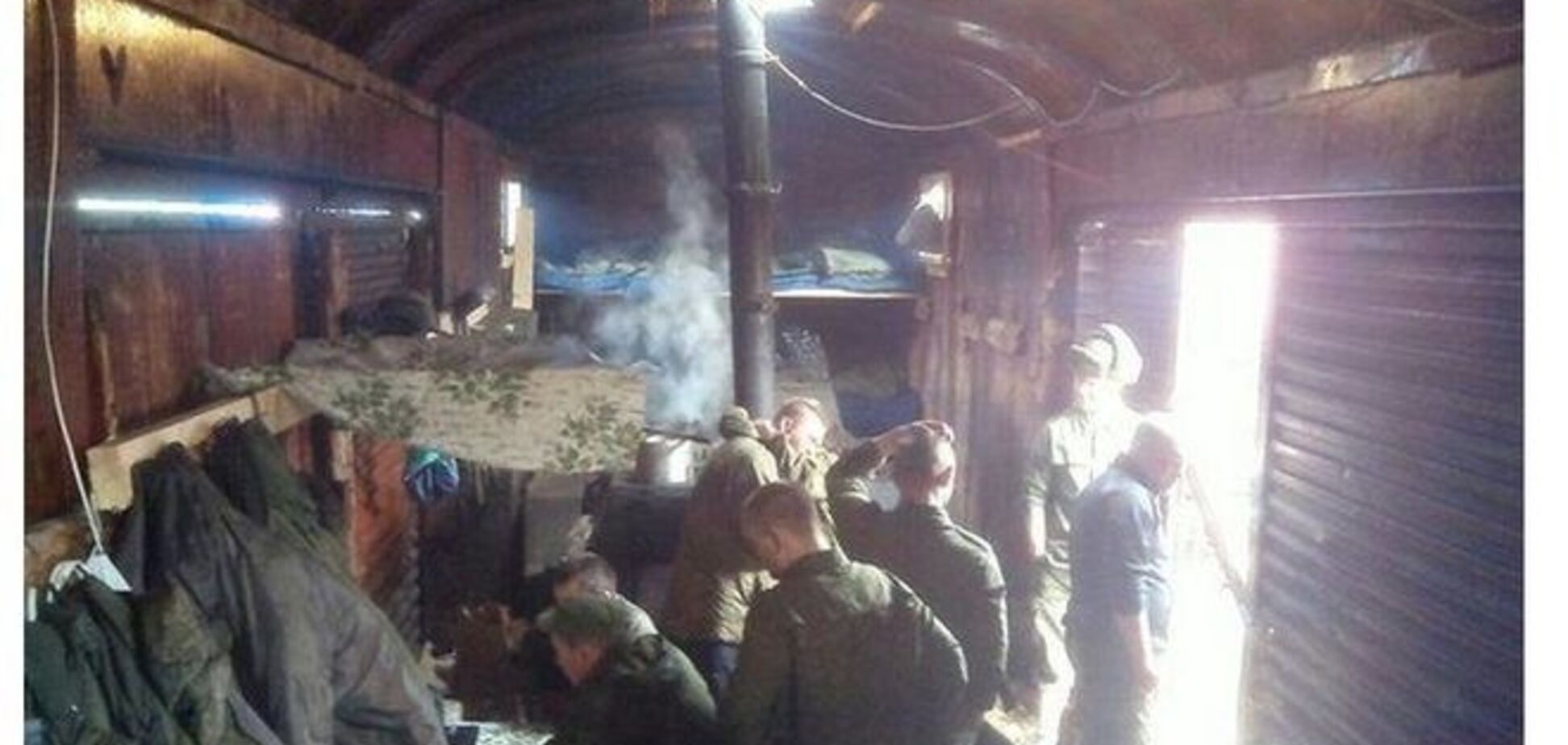 Росія перекидає своїх військових на Донбас у товарняках: опубліковано фото
