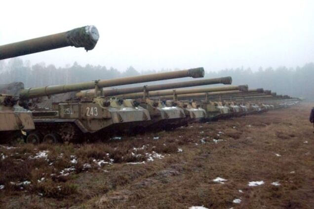 Комполку 'Азова' повідомляє про величезну кількість техніки під Новоазовськом