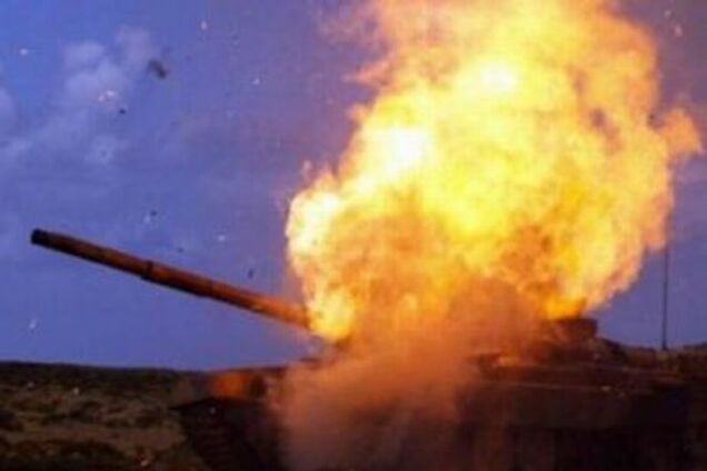 Не витримала: російська САУ спалахнула сама собою і вибухнула у військовому таборі в Ростові