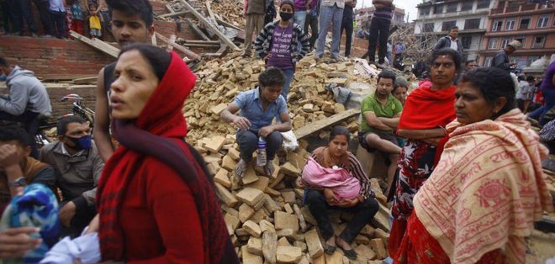 Спасшиеся украинцы не торопятся выезжать из Непала: живут в палатках, варят плов