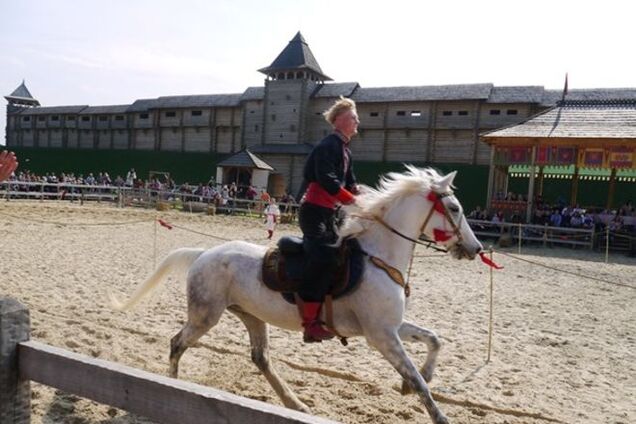 Под Киевом прошел конно-трюковой фестиваль
