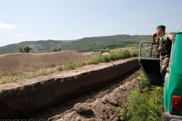 Одесса начеку: на границе с Приднестровьем круглосуточно роют рвы