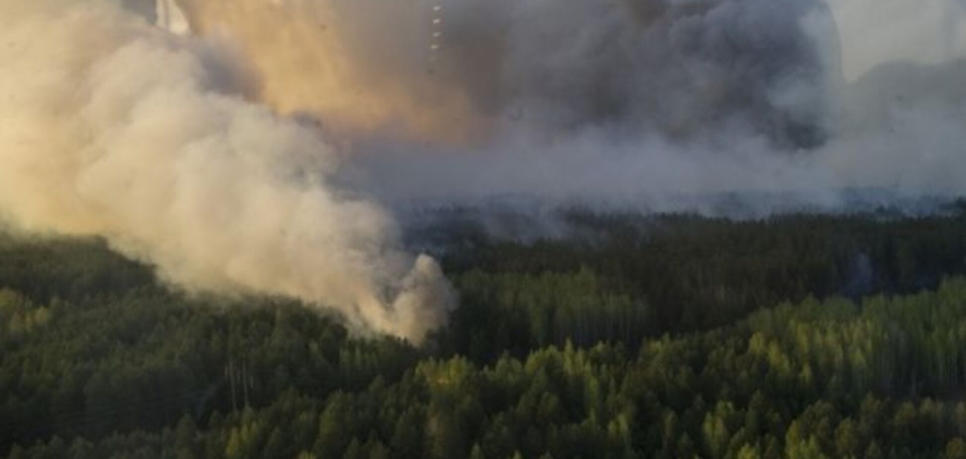 Впечатляет: появилось видео пожара в зоне ЧАЭС с высоты птичьего полета