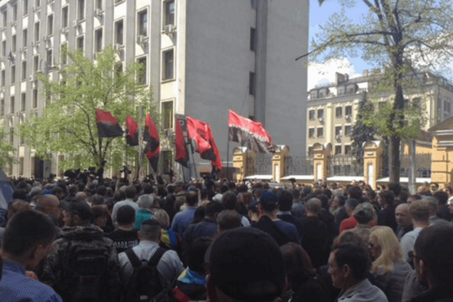 'Правый сектор' пригрозил поджечь АП