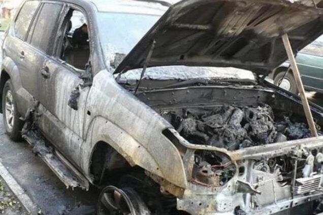 В Киеве ночью сгорели два автомобиля