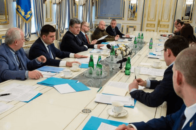 Порошенко собрал у себя глав фракций коалиции: реформы и коррупции бой