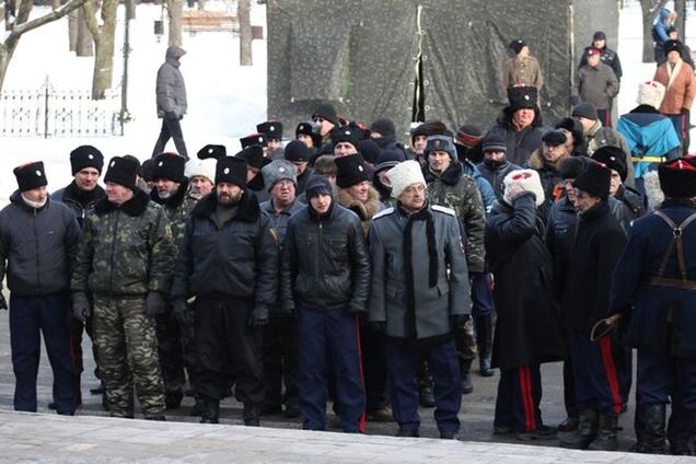 На Луганщине 'казаки' заняли поселок и 'отменили' Пасху