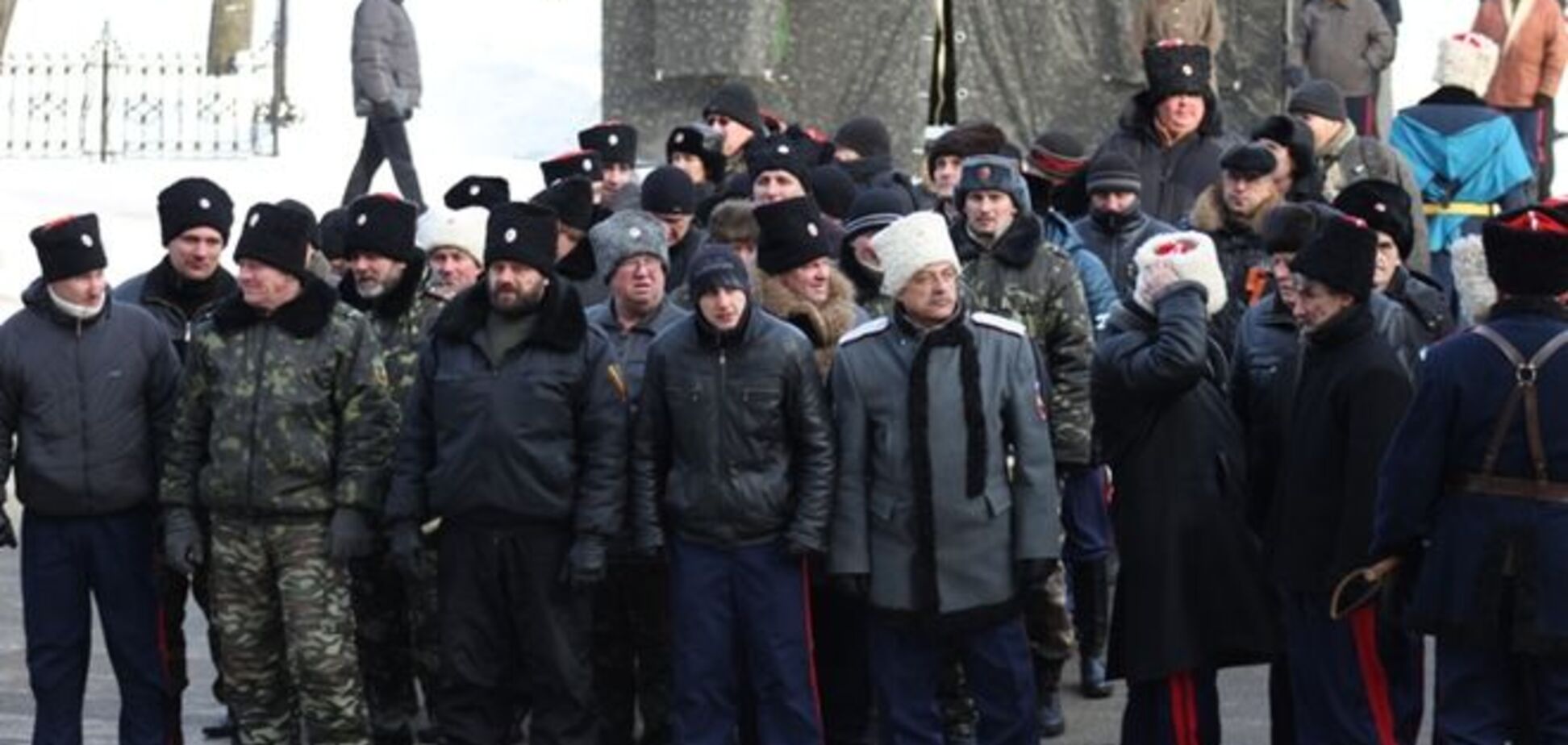 На Луганщине 'казаки' заняли поселок и 'отменили' Пасху