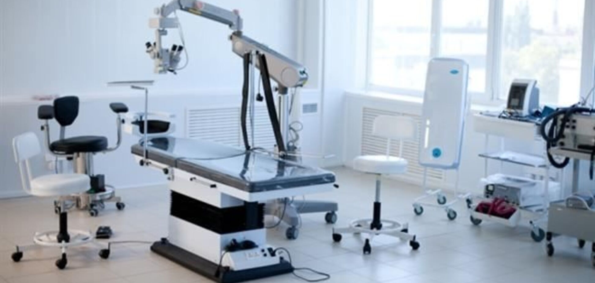 Неизвестные избили офтальмолога в кабинете главврача Центра микрохирургии глаза