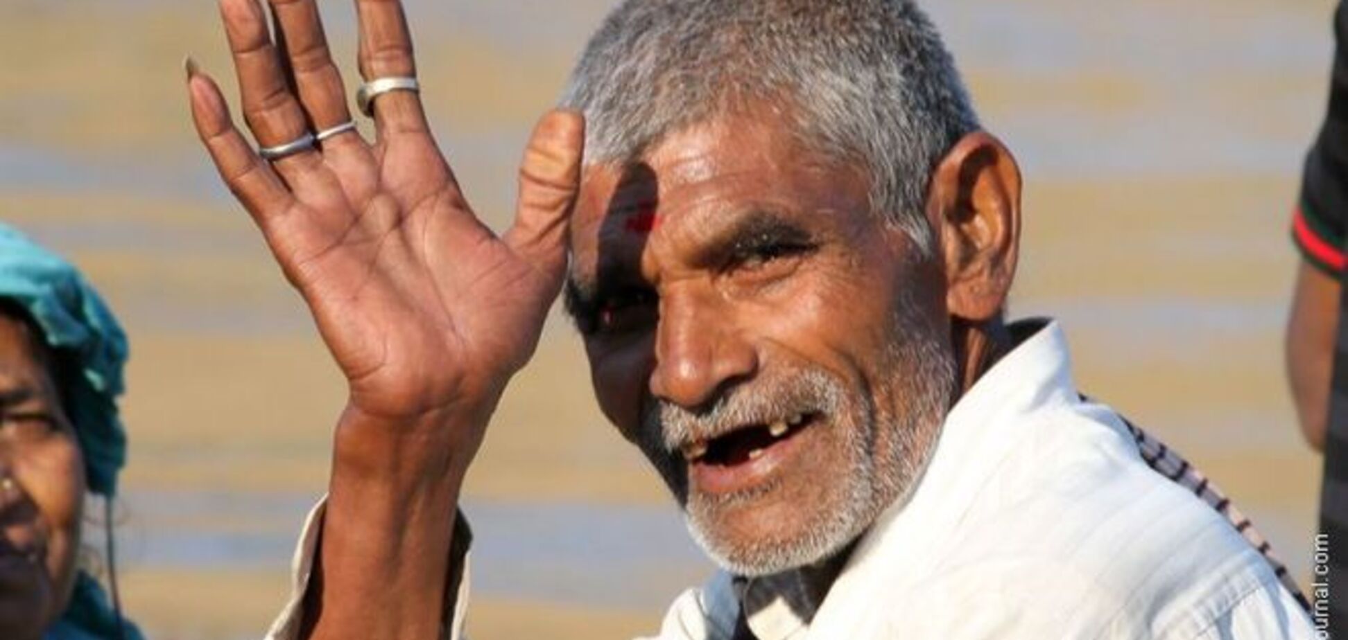 Мужские секреты: зачем на мизинце длинный ноготь?