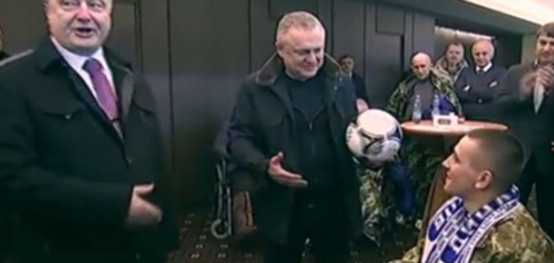 РосСМИ распространили фейк о мяче от Порошенко для безногого бойца