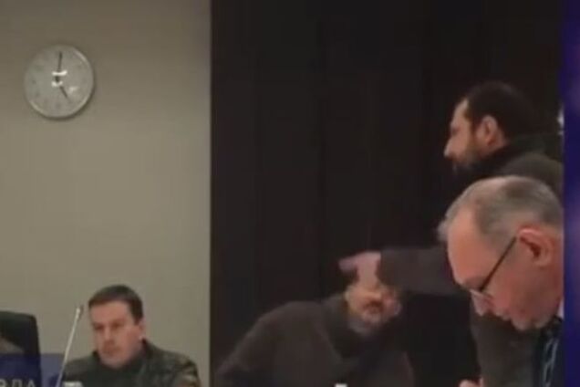 'Пи…ц будет вашей 'республике' - террорист Ходаковский пообещал подвесить за ноги 'чиновника ДНР'. Видеофакт