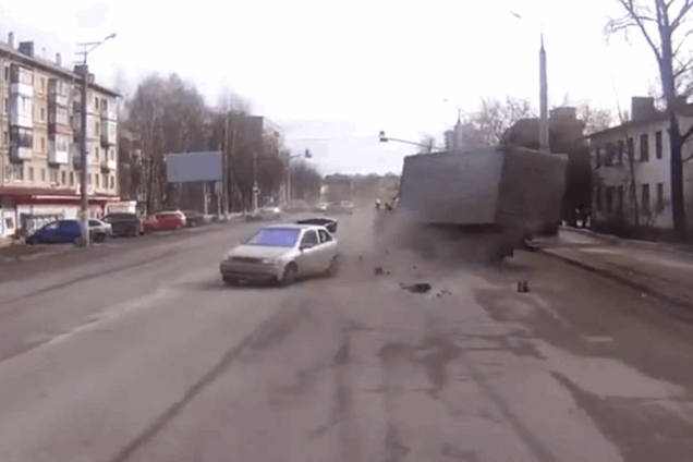 Война на дорогах: самые 'яркие' ДТП марта