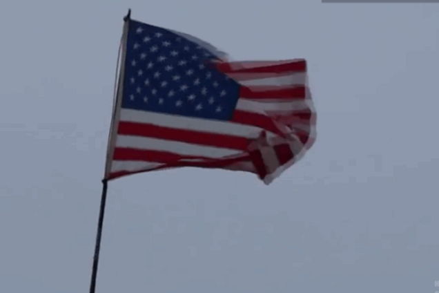 'Эштон Катчер' с другом вывесили флаг США над Широкино: как 'азовцы' троллят Киселева