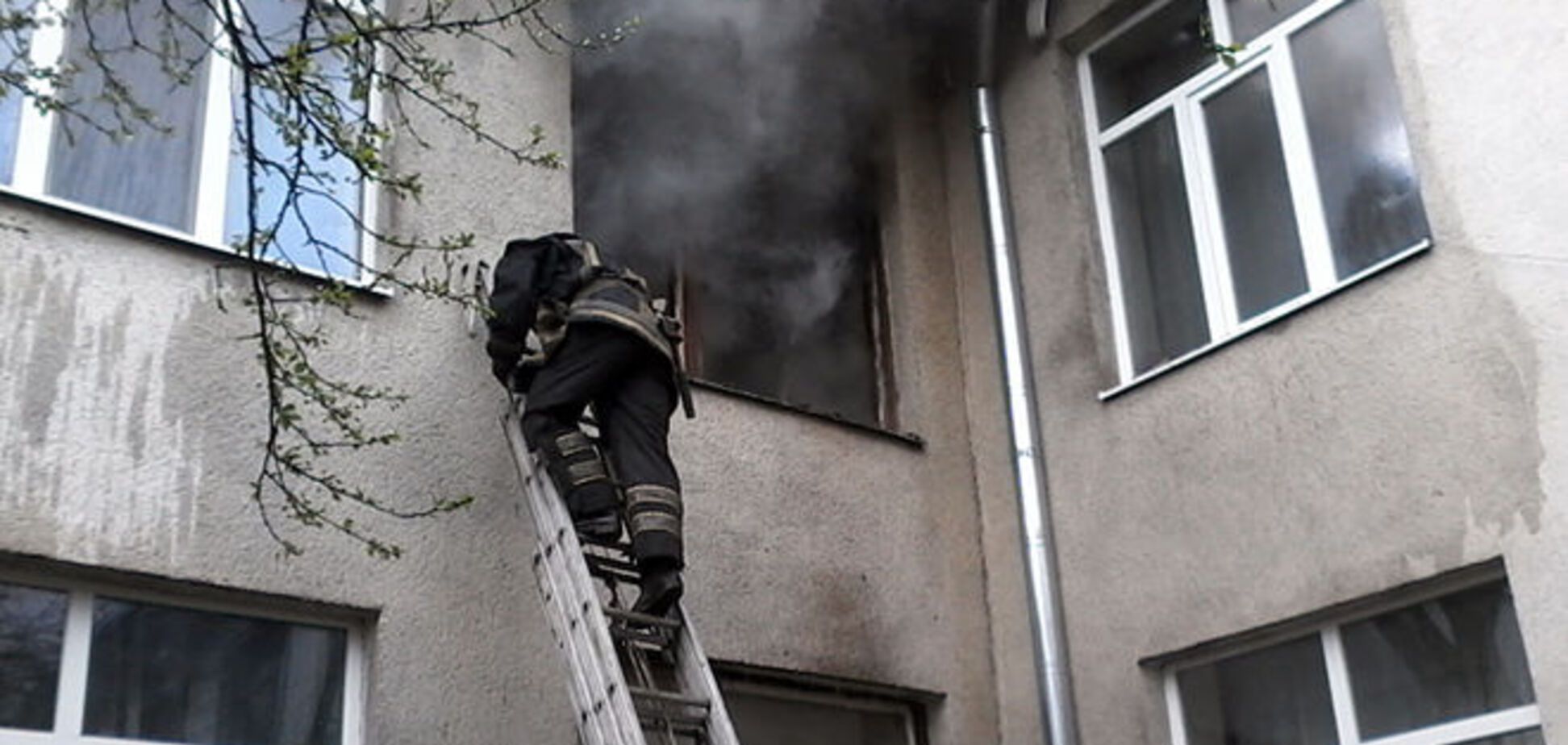 У Мукачеві пожежа в дитсадку: дітей і няню евакуювали по сходах