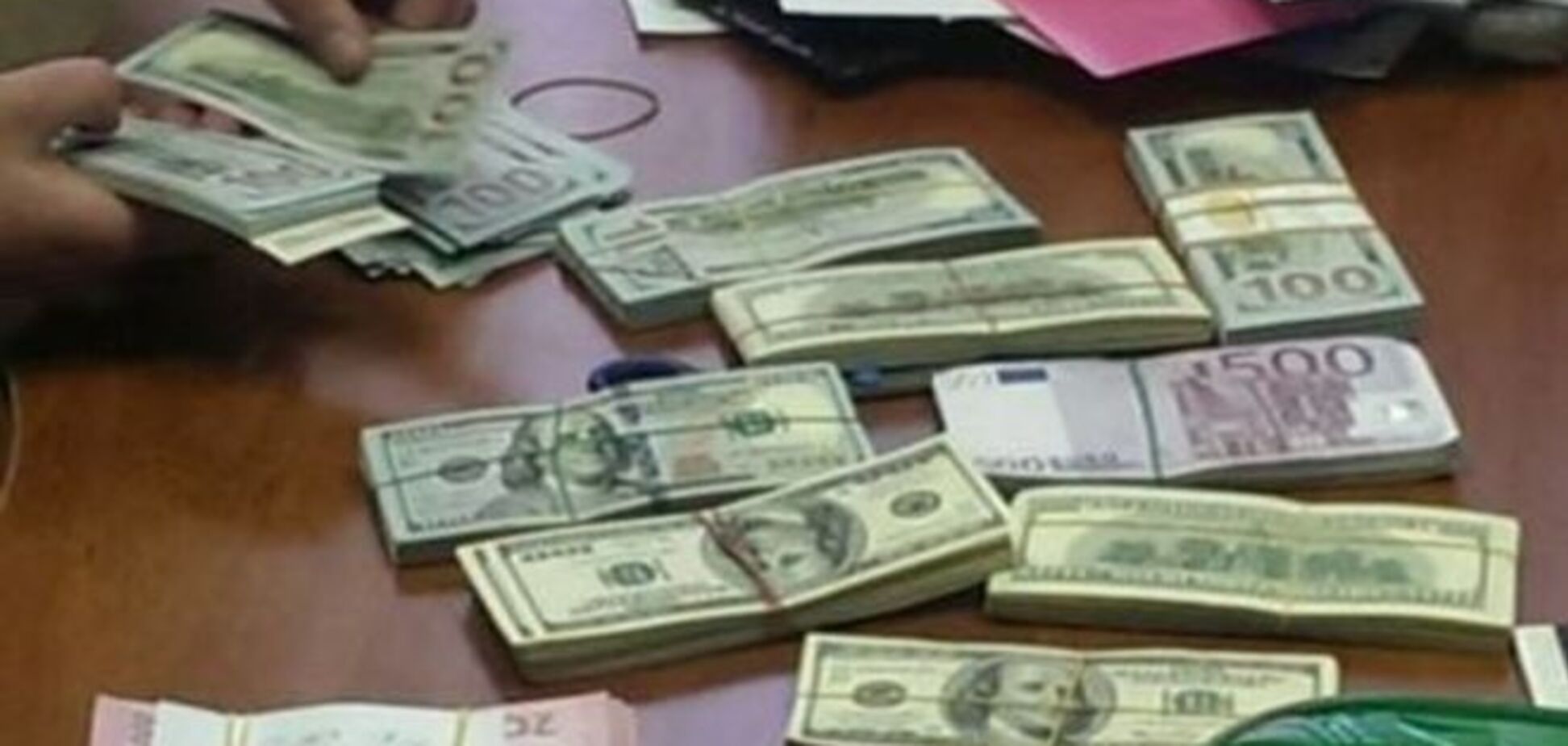 При обыске в ГАИ Киева нашли 3 млн грн