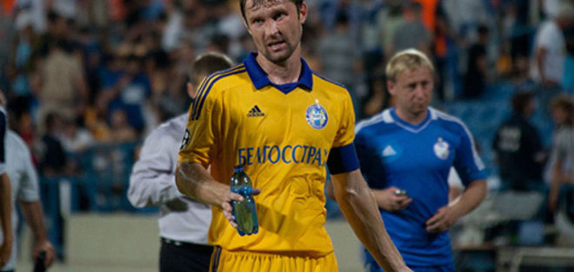 Курьез футболиста с девушкой 'взорвал' интернет: яркое видео