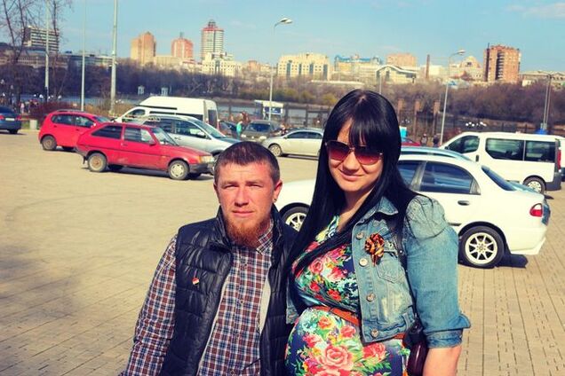 Семейные радости террориста: 'Моторола' показал фото с новорожденной дочерью