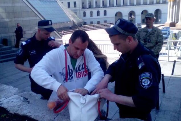 На Майдане в Киеве ходят провокаторы с георгиевскими ленточками