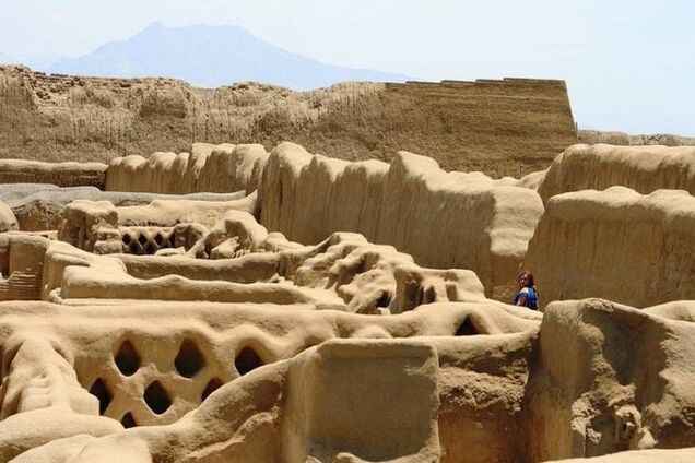 Неповторимый город из земли и песка в Перу