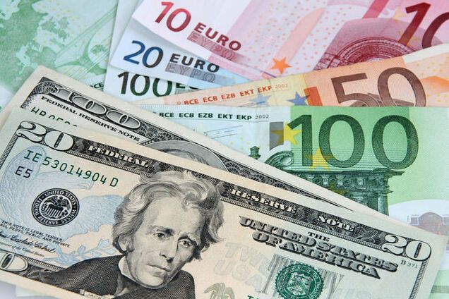 НБУ резко обвалил доллар и евро: курс валют в Украине