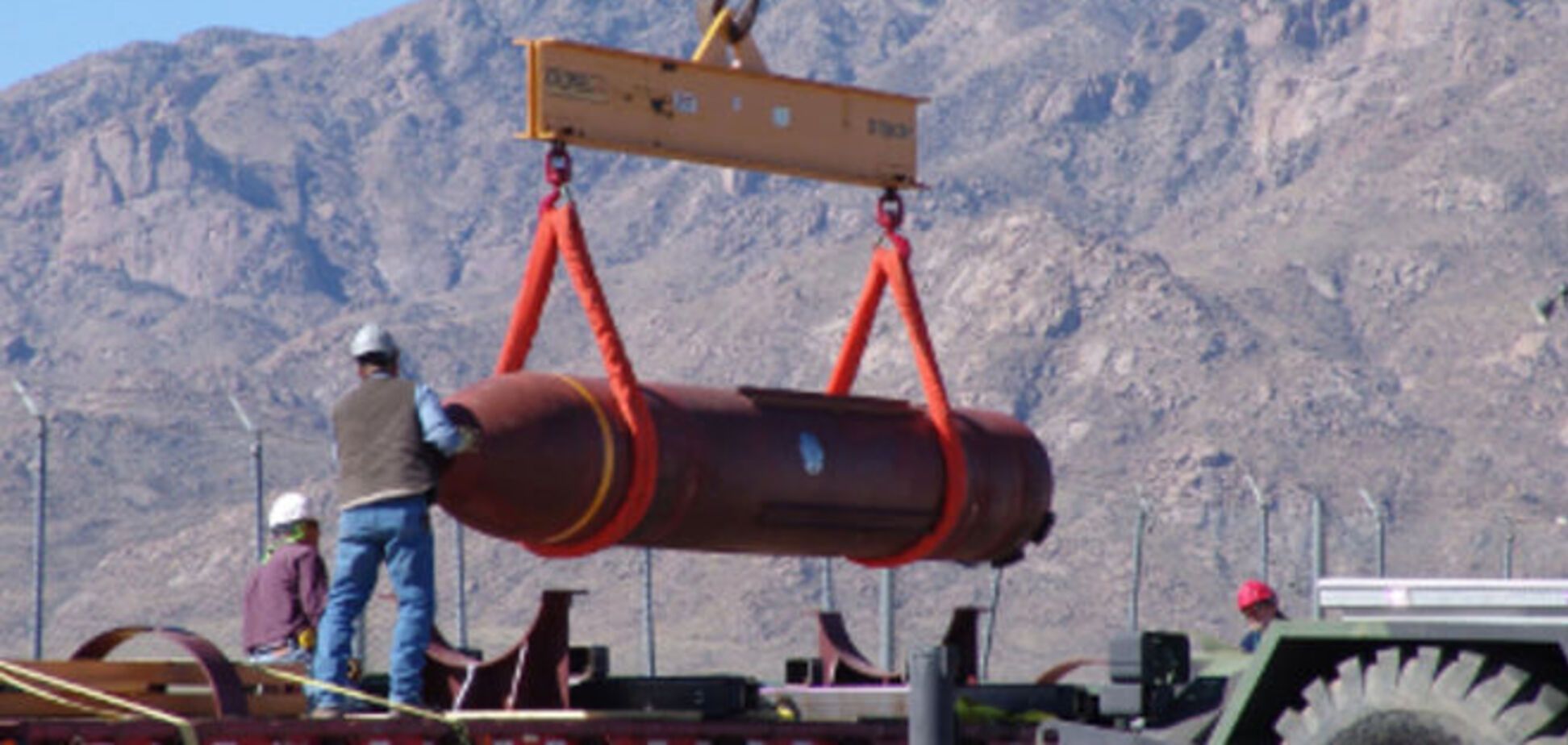 США испытали крупнейшую противобункерную авиабомбу