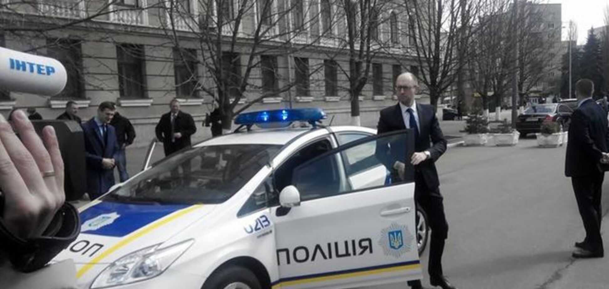 Яценюк и Аваков разъезжали по Киеву на полицейской машине: фотофакт