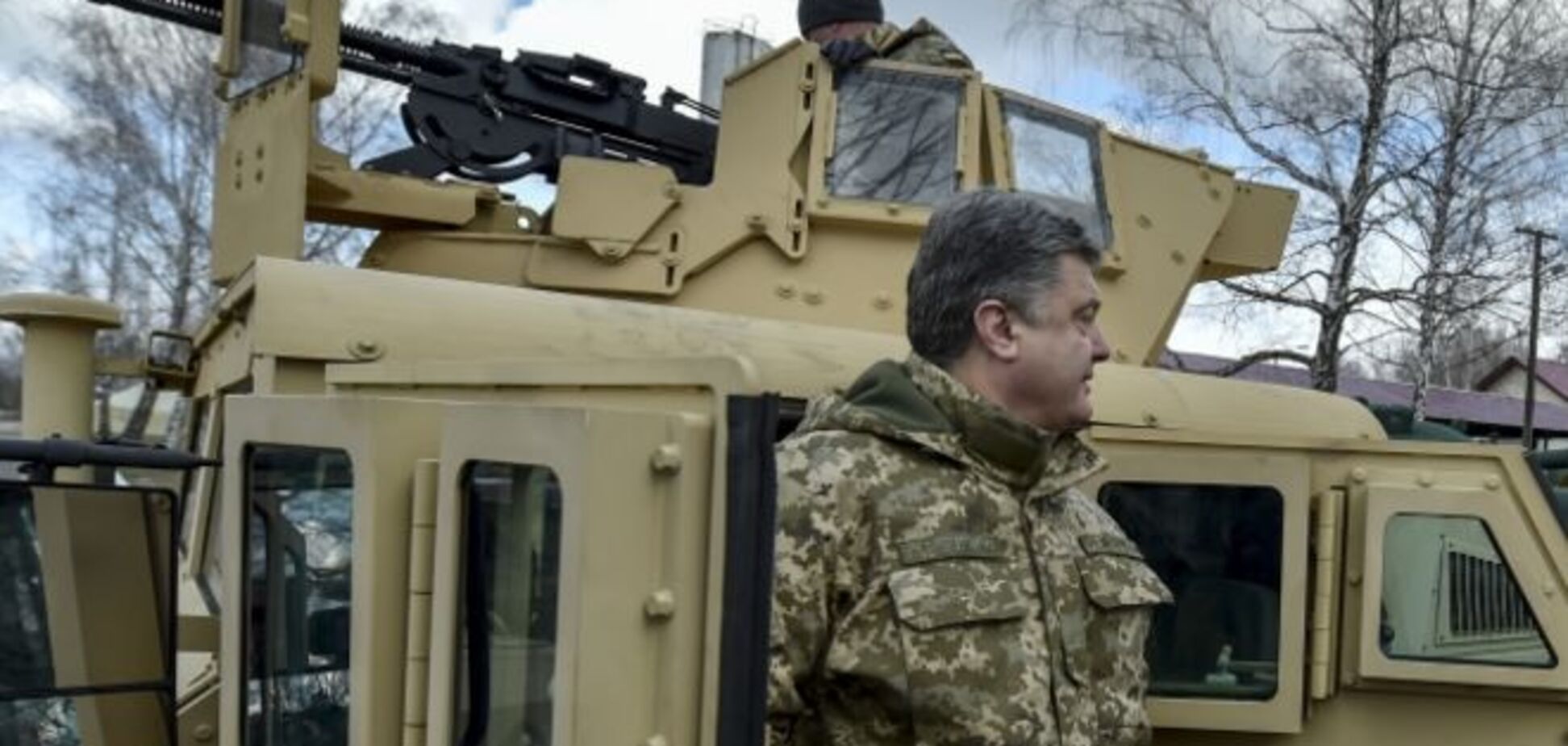 Порошенко рассказал, как Украина танками и БТРам борется с безработицей