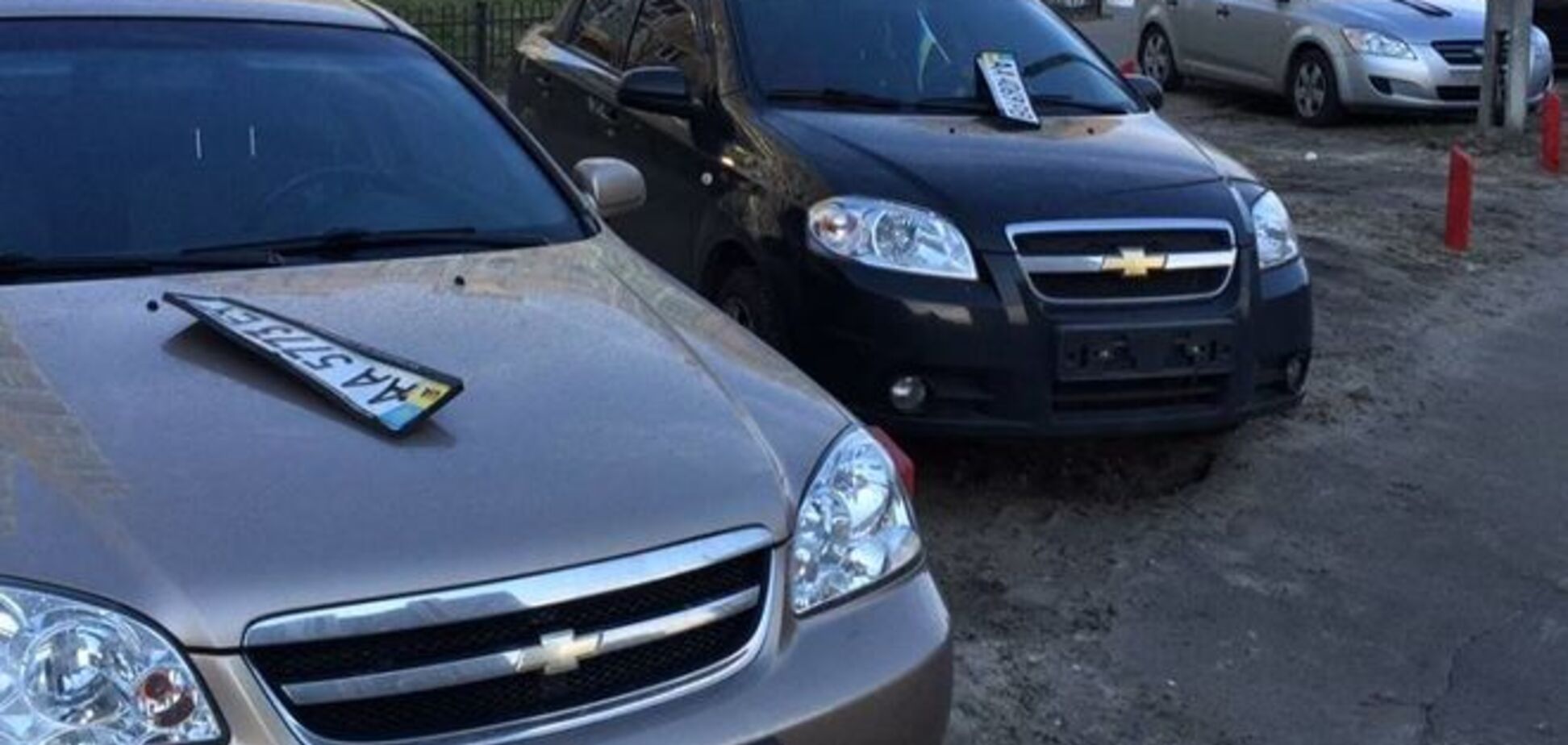 'Герой парковки': в Киеве водителям-нарушителям срывают номера
