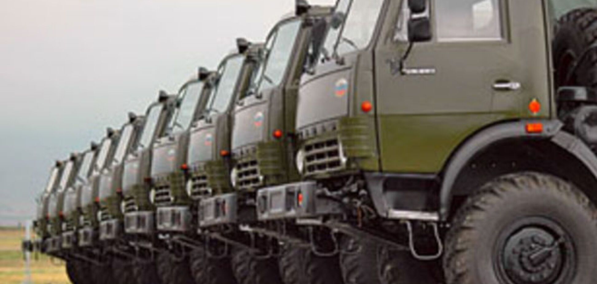 Россия 'показушно' запретила въезд военных грузовиков в 'республики'
