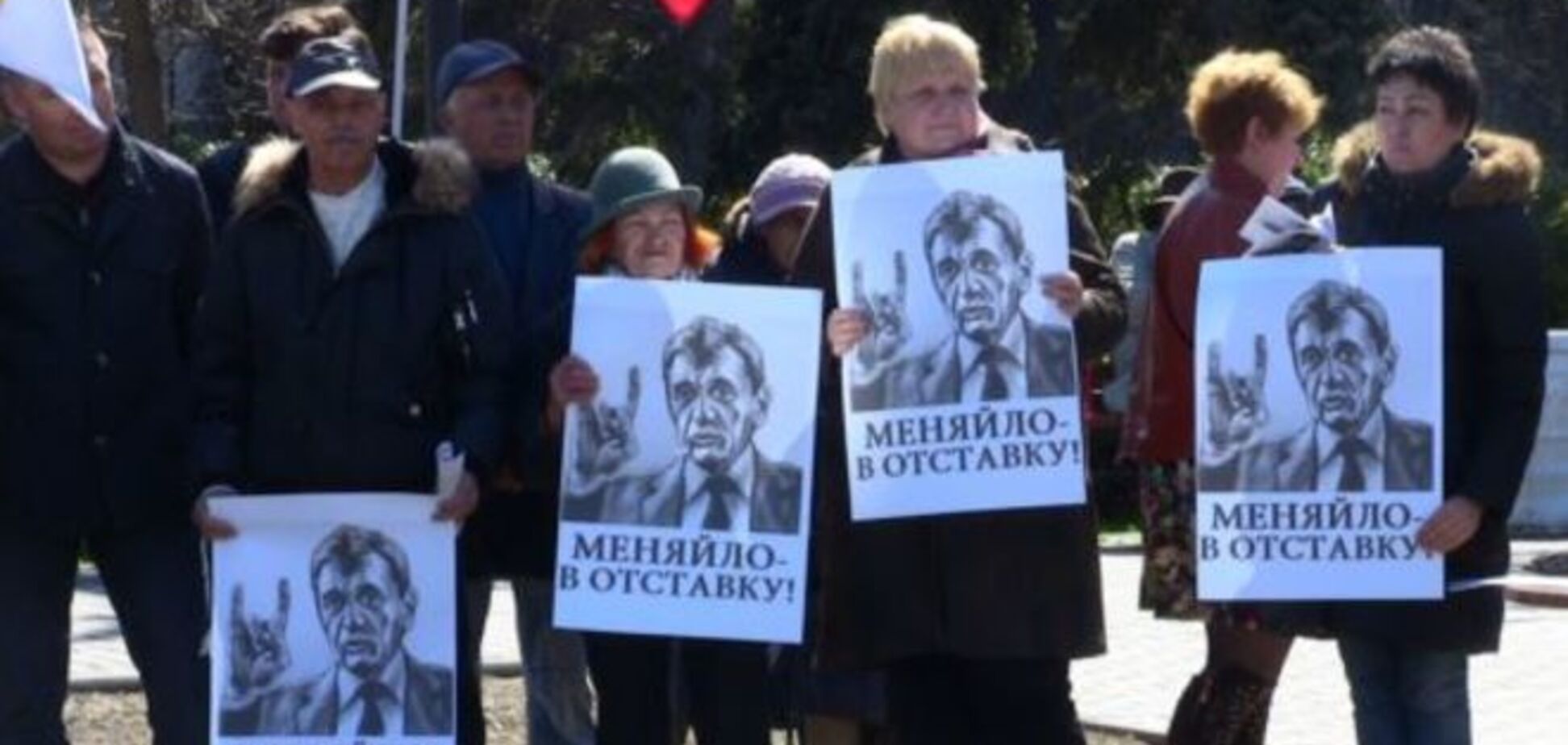 Севастопольцы вышли на протест против оккупационных властей: фото с места событий