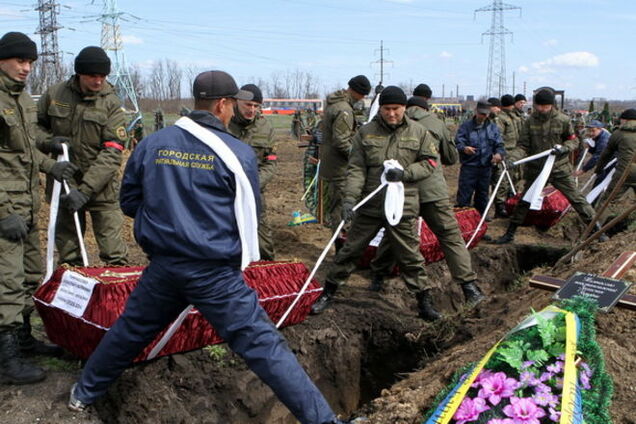 В Днепропетровске похоронили еще 11 неопознанных героев: опубликованы фото