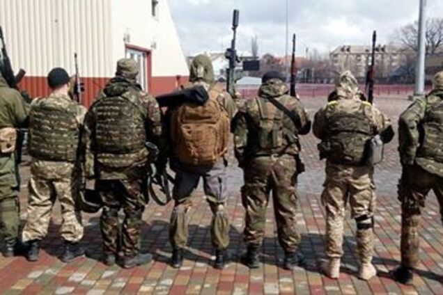 Налетай! Боец АТО выставил товарищей на 'аукцион женихов': фотофакт