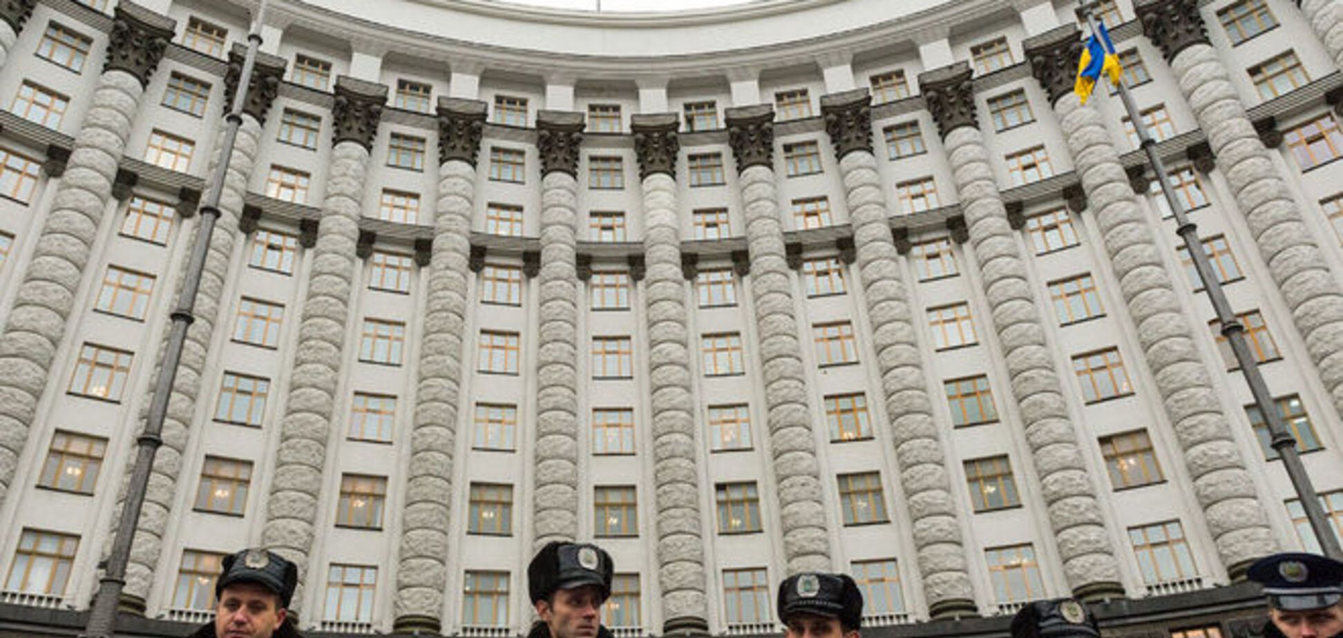 На Кабмин Яценюка подали в суд за нищенский прожиточный минимум