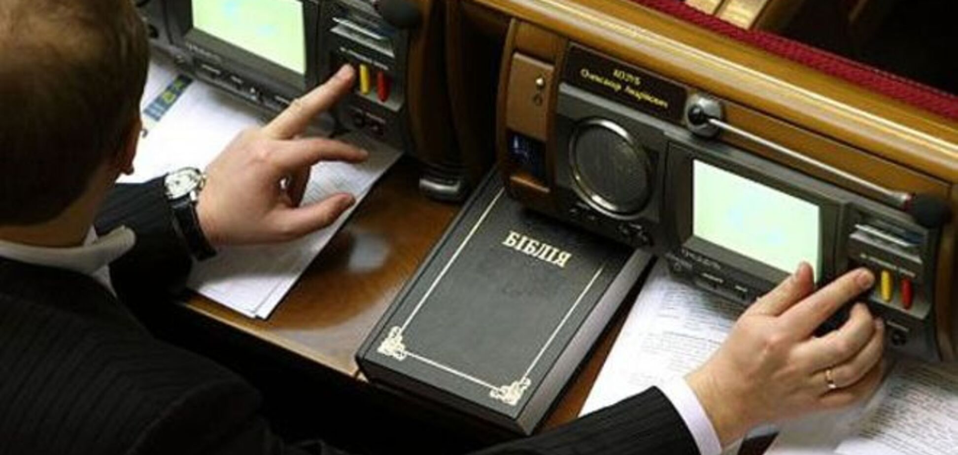 Составлен рейтинг нардепов-кнопкодавов VIII созыва. Инфографика