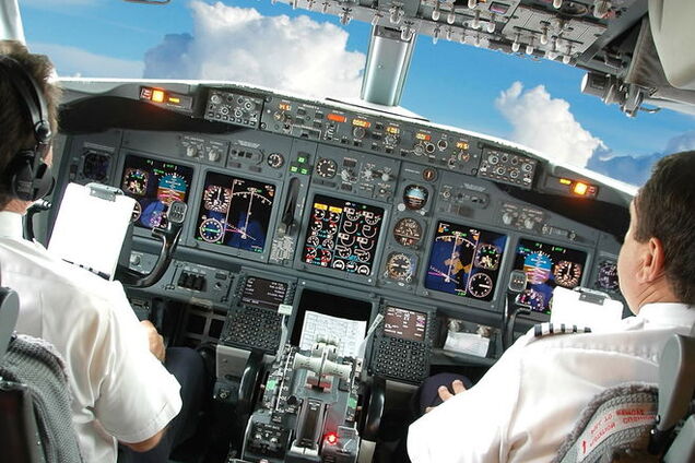 Второй пилот избил капитана в кабине самолета Air India