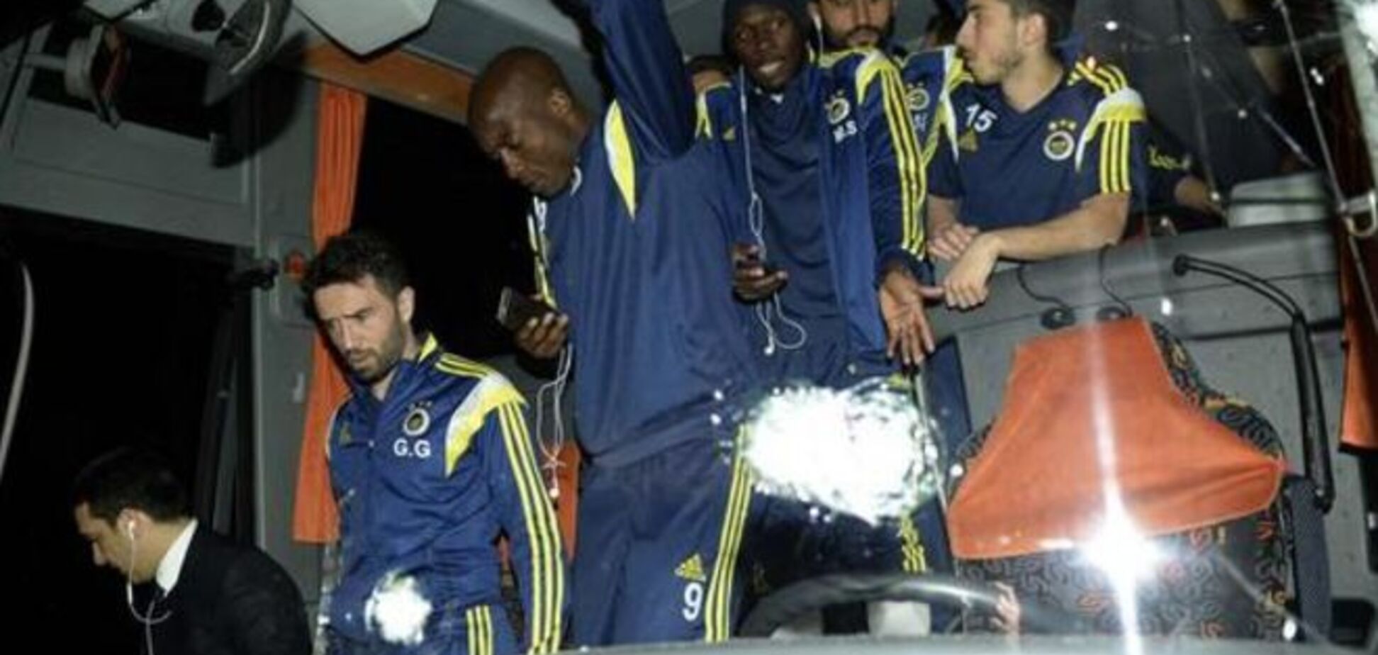 Чемпионат Турции остановлен из-за стрельбы по футболистам