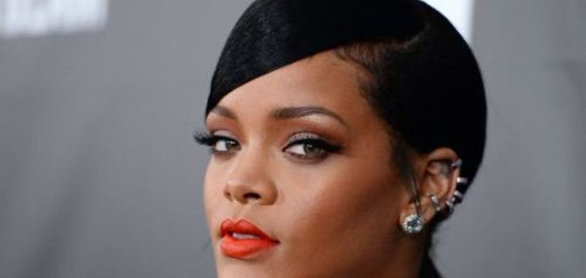 Рианна попала в скандал из-за нового хита Bitch Better Have My Money