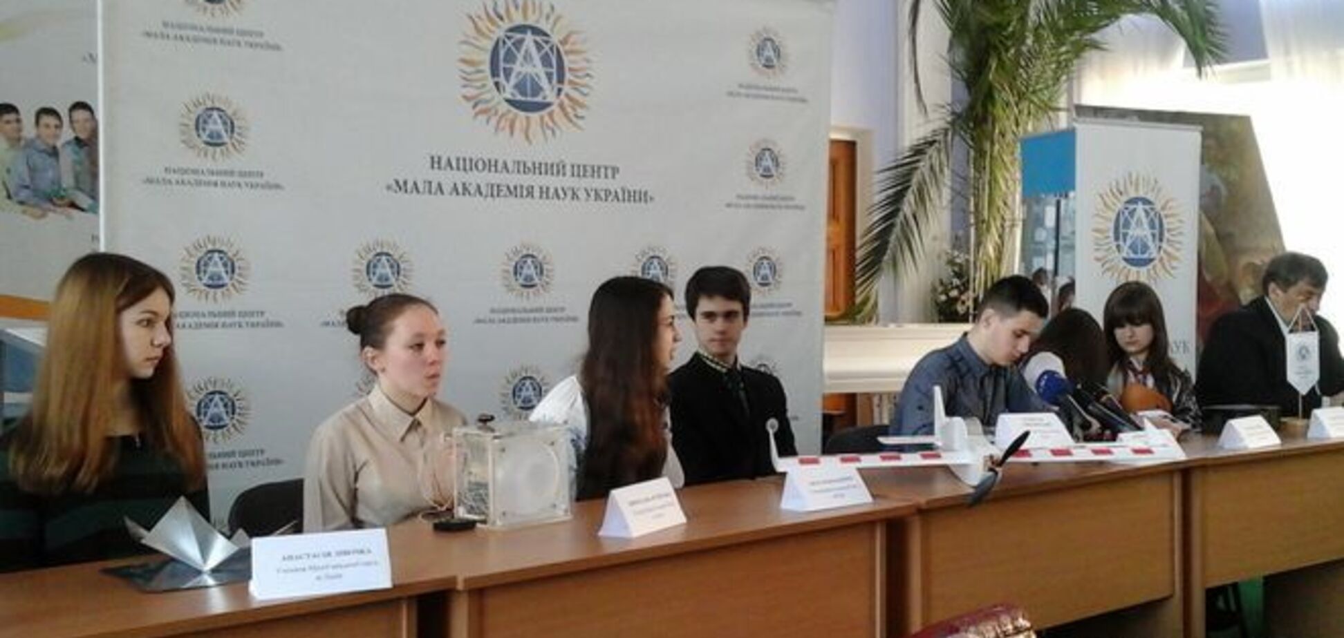 В Украине юные ученые представили уникальные изобретения для бойцов АТО
