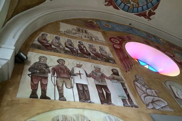 Во львовской церкви сделали невероятную фреску с Небесной Сотней: потрясающие фото