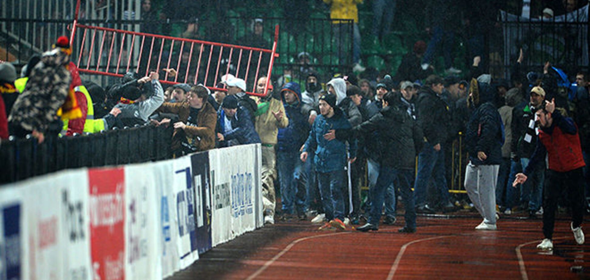 Дикари: российские фанаты устроили массовое побоище на матче