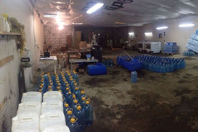 В Киеве обнаружили подпольный 'ликеро-водочный' завод