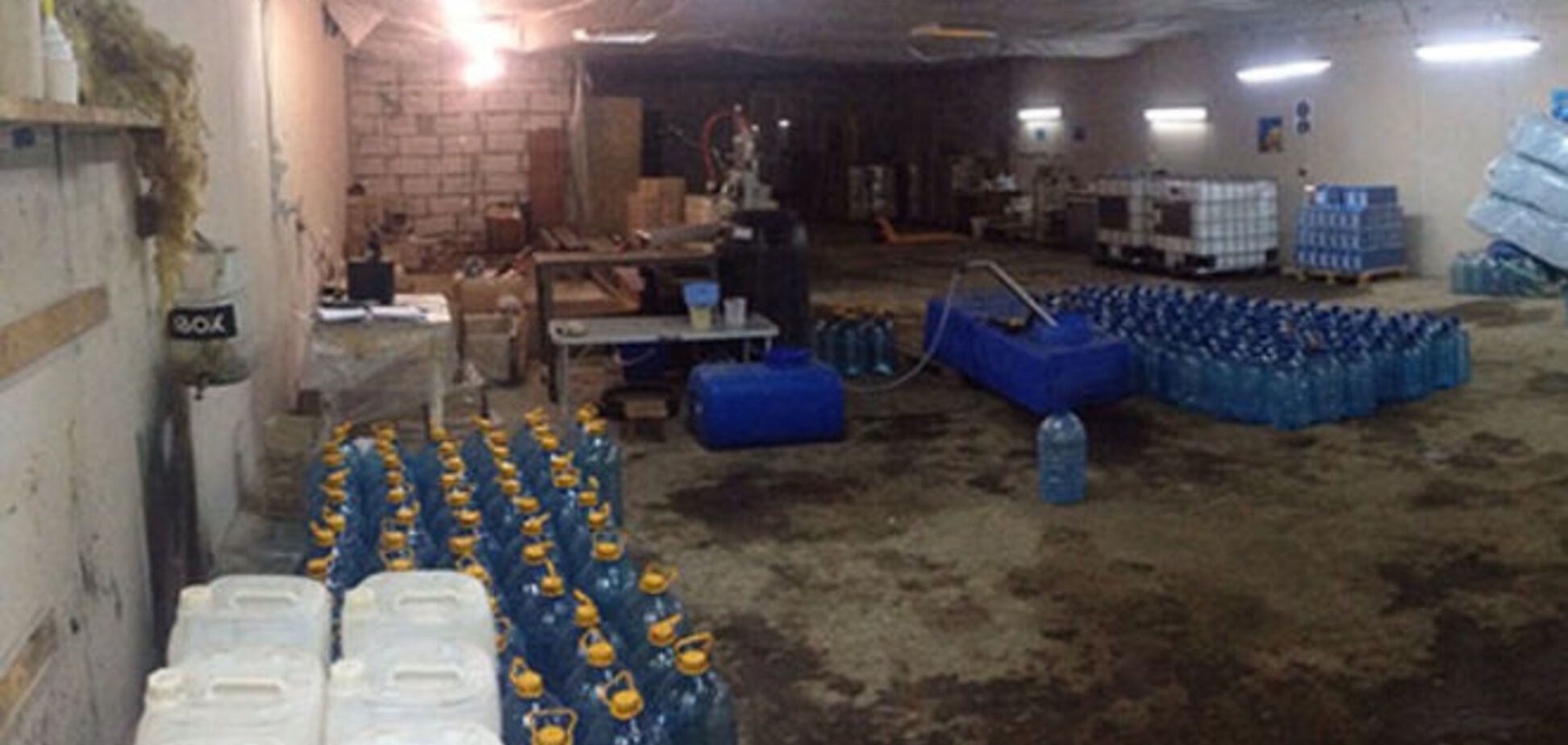 В Киеве обнаружили подпольный 'ликеро-водочный' завод